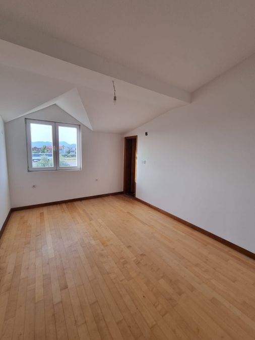 Kuća na prodaju, 205m2, 150.000€ Tuzi Indomio.me