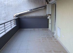 Studio Flat, Kato Toumpa