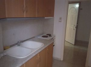 Studio Flat, Rotonta