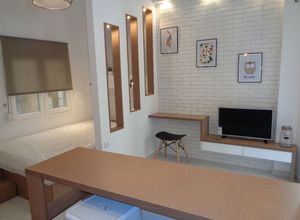 Studio Flat, Center