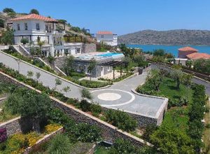 Βίλλα προς πώληση Άγιος Νικόλαος 535 τ.μ. 5 Υπνοδωμάτια Νεόδμητο