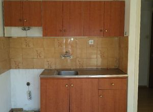 Studio Flat, Center