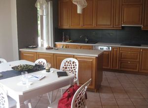 Μεζονέτα για ενοικίαση Βουλιαγμένη Κέντρο 220 τ.μ. 4 Υπνοδωμάτια Νεόδμητο