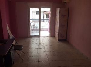Studio Flat, Papafi