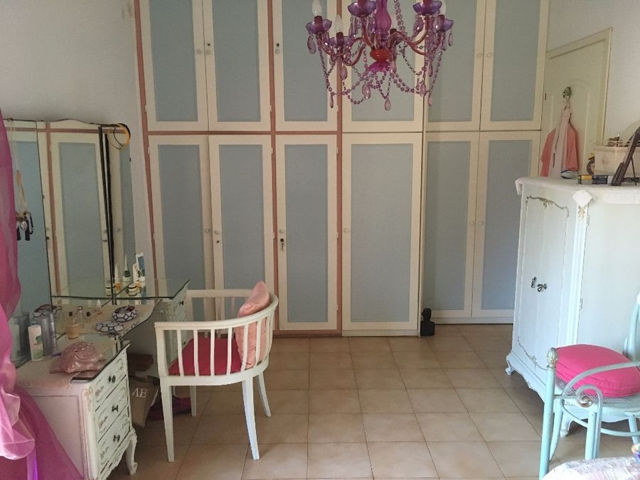 Photo 121165987