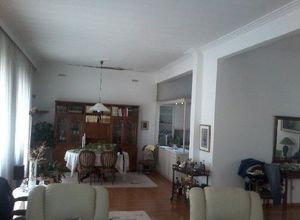 Μεζονέτα, Πλατεία Αττικής