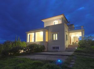 Detached House to rent Kalamata 230 m<sup>2</sup> 5 Bedrooms
