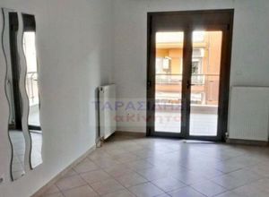 Studio Flat, Papafi