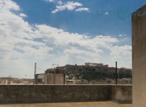 Κτίριο, Πλατεία Καρύτση