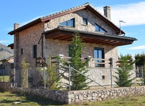 Μεζονέτα προς πώληση Καλύβια (Αράχωβα) 170 τ.μ. 2 Υπνοδωμάτια Νεόδμητο