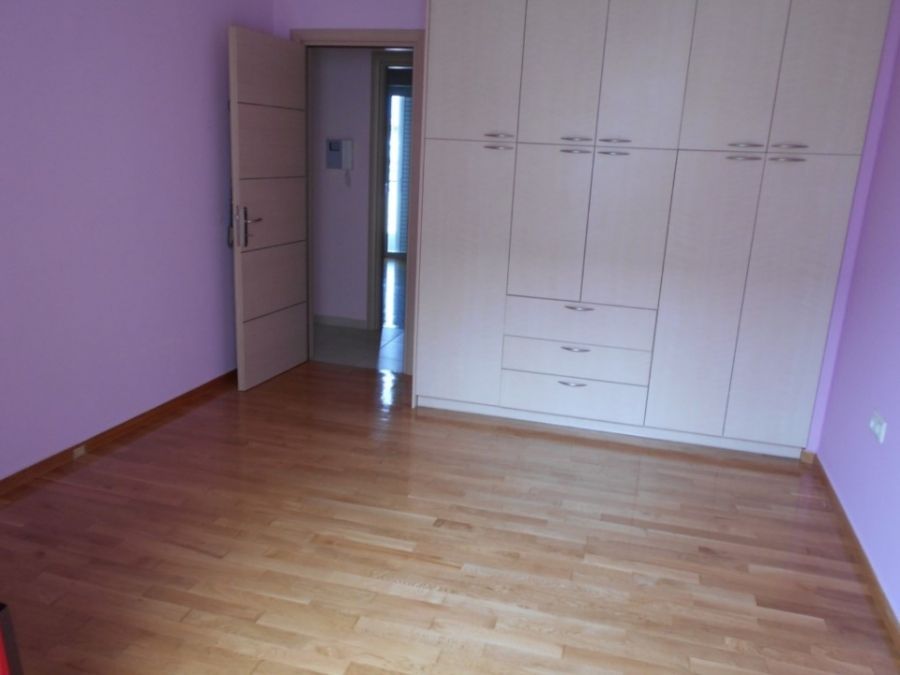 Photo 136229899
