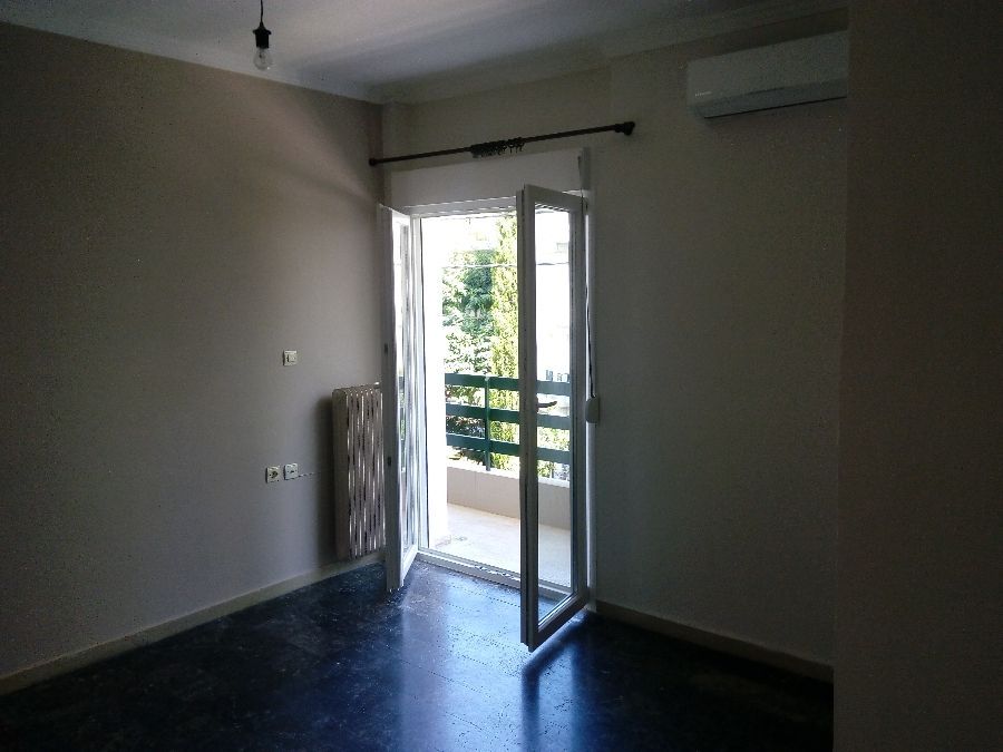 SALONI ME A/C