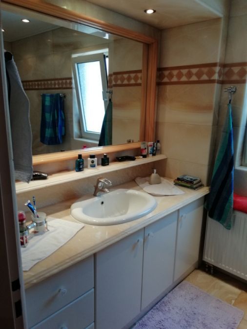 Photo 142145878