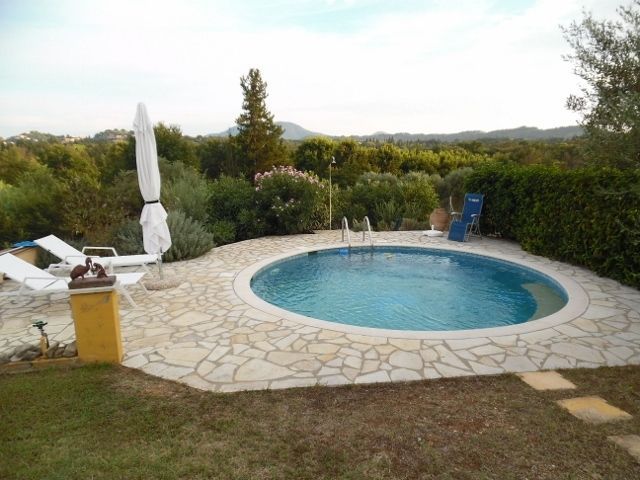 Photo 144034042