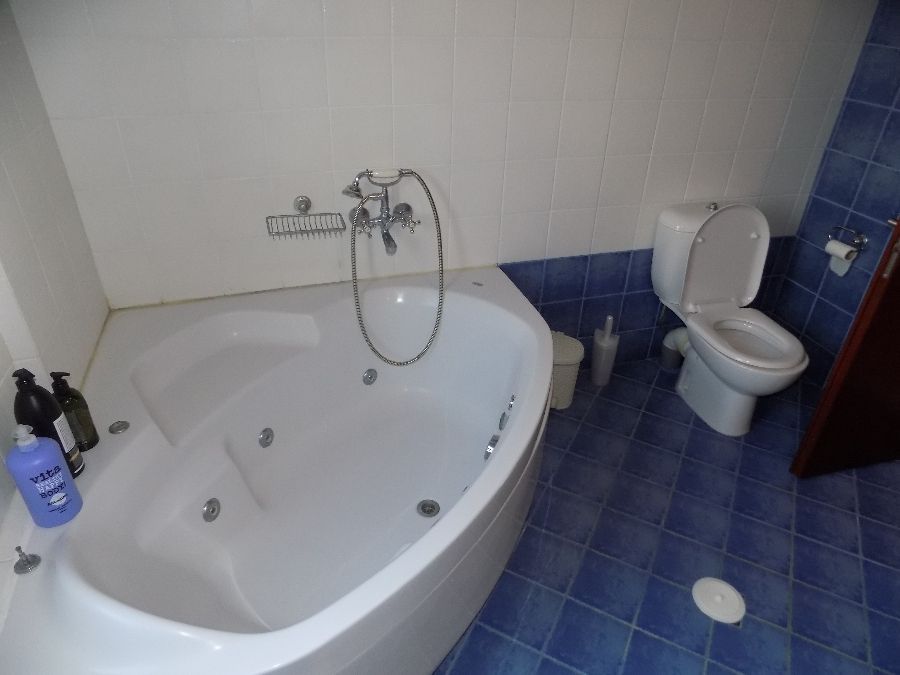 Photo 144264238