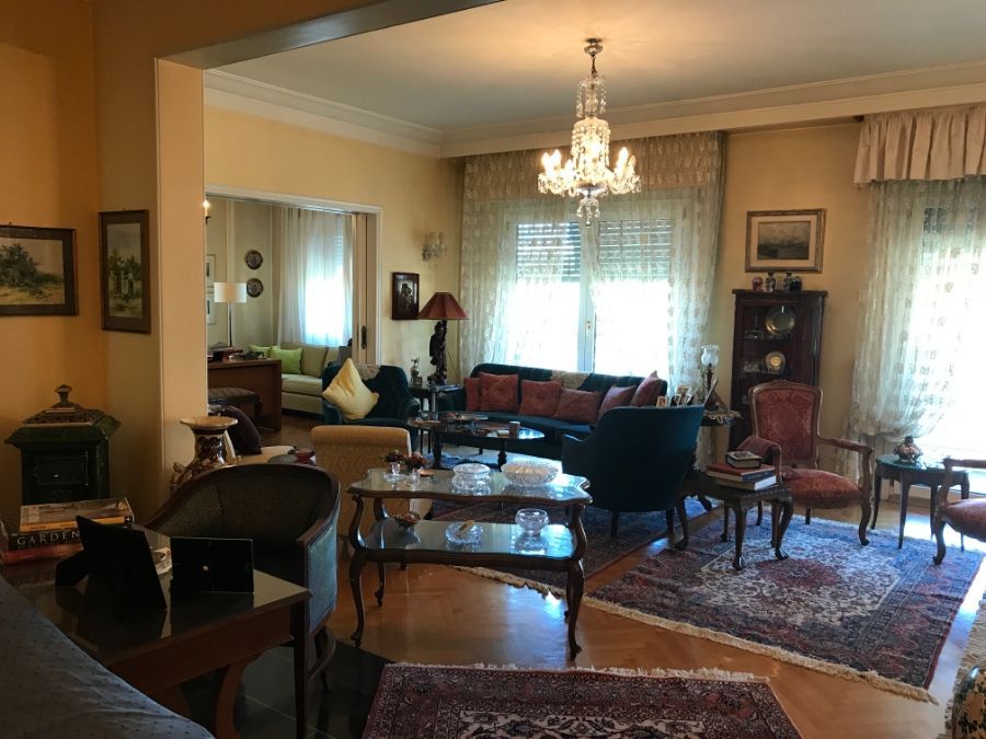 Photo 146050339