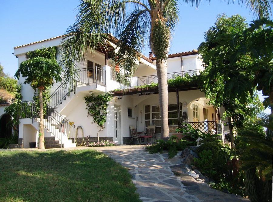 Homeland Greece Property for sale in Rethymno Seafront houses in