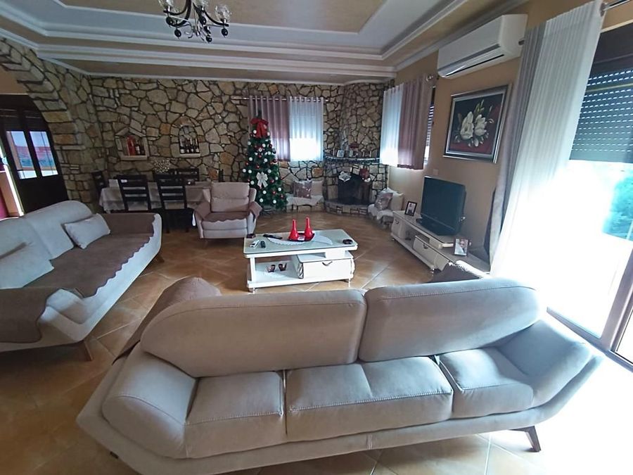 Photo 247647184