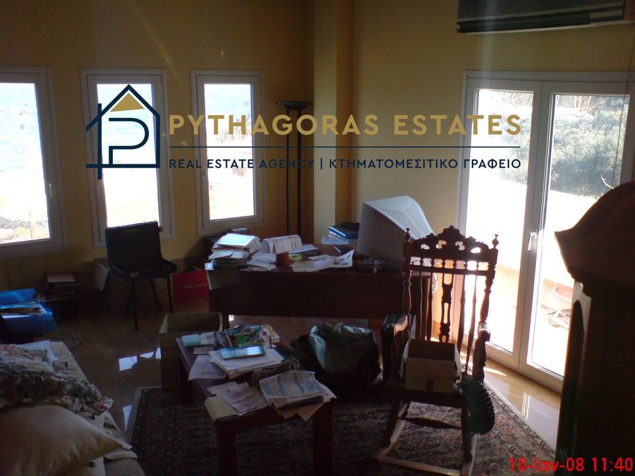 Photo 279198577