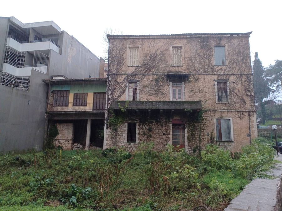 Photo 298267375