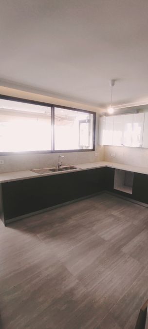 صورة فوتوغرافية 302696002