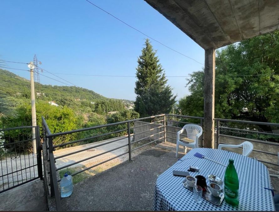 Detached House, Sutomore 4