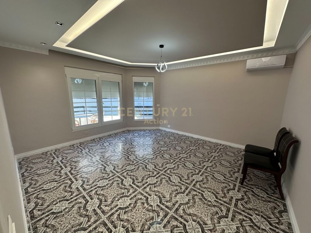 Vilë me qira Rr. e Elbasanit