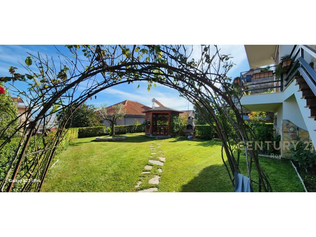 Vilë në shitje Vorë