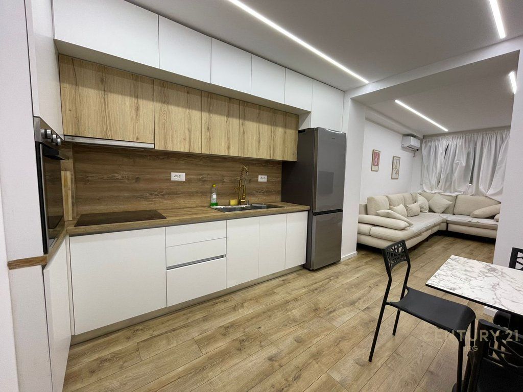 Apartament me qira 21 Dhjetori