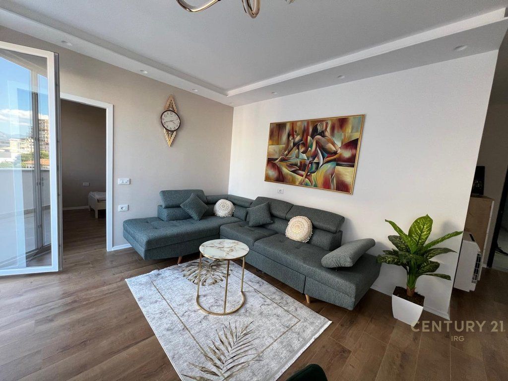 Apartament me qira Rr. e Barrikadave