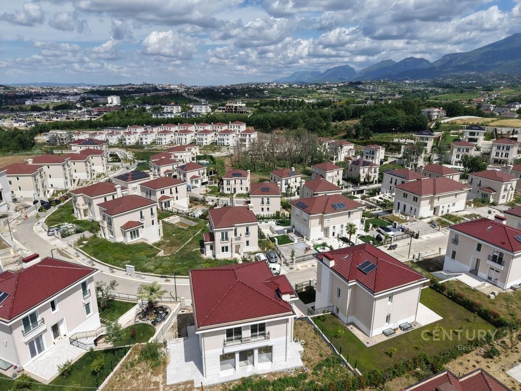 Vilë në shitje Long Hill Residence