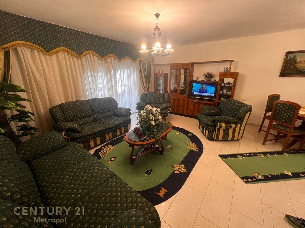 Apartament me qira Bulevardi i Ri