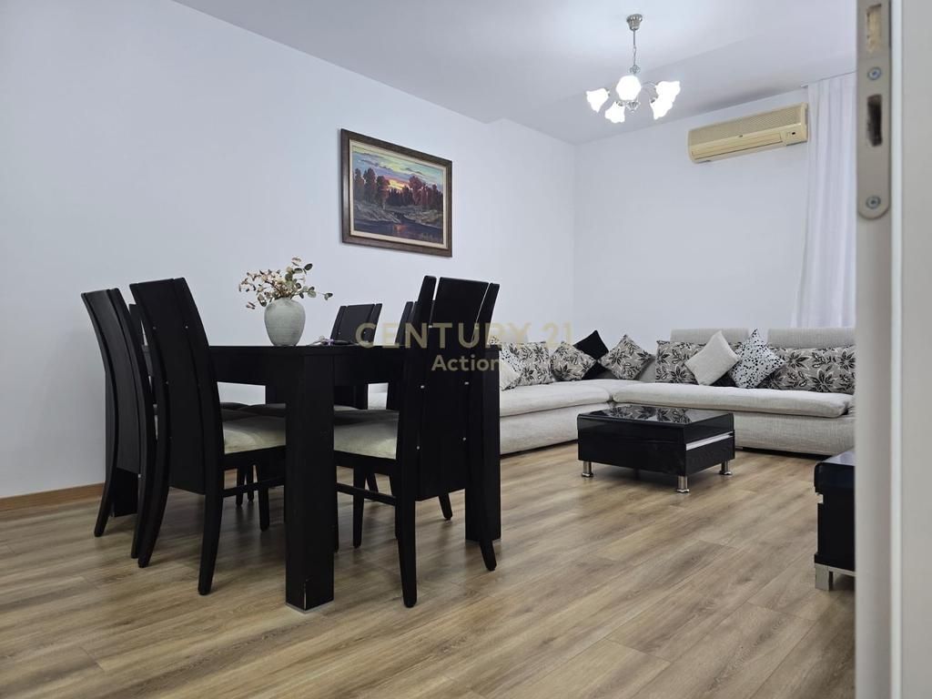 Apartament me qira 21 Dhjetori