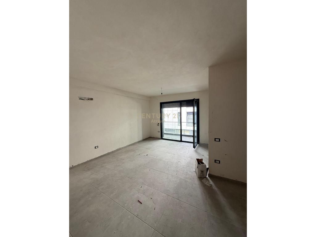 Apartament në shitje Liqeni I Thatë