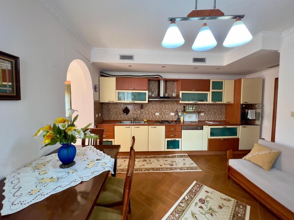 Apartament me qira Ish Ekspozita