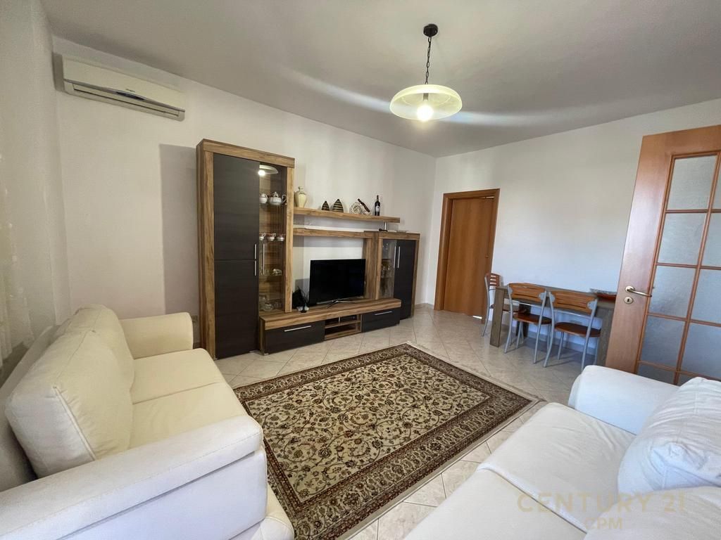 Apartament me qira Pazari i Ri