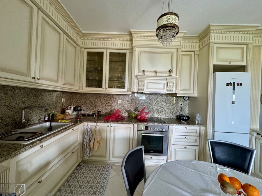 Photo 318852028