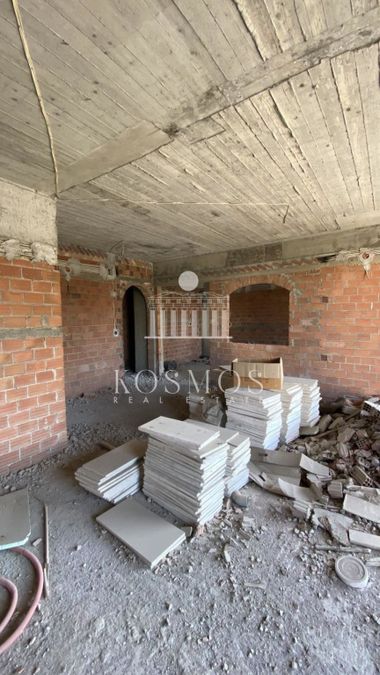 Photo 318919873