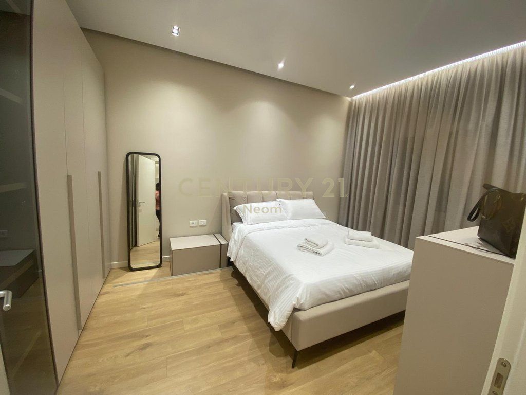 Apartament me qira Libri Universitar