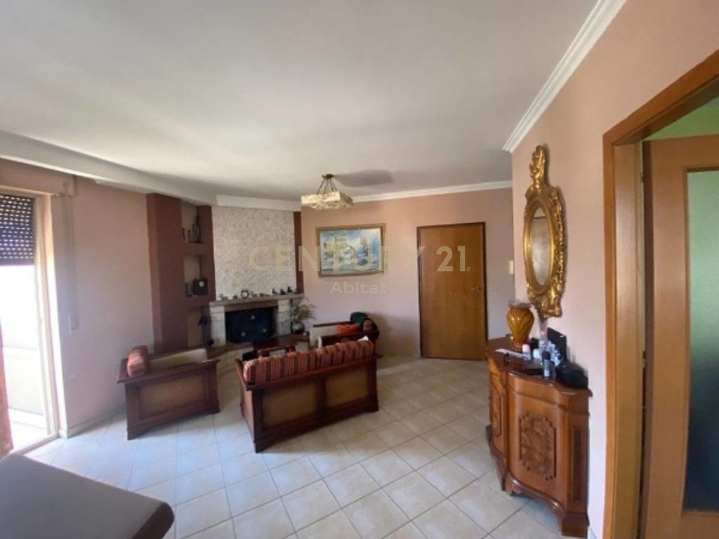 Apartament me qira Rr. e Barrikadave