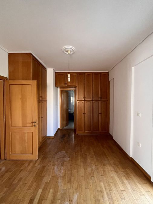 Photo 320198344