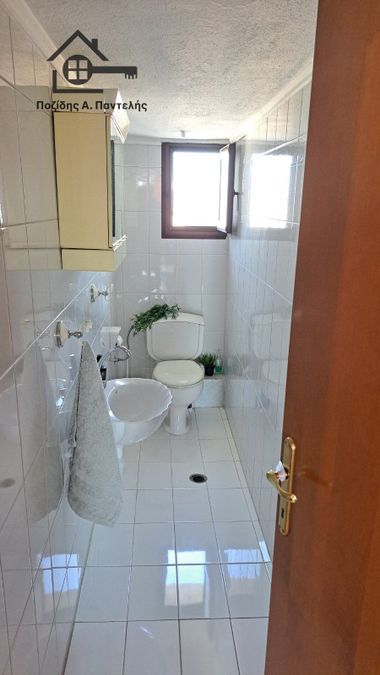Photo 320933638