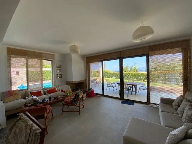 Photo 321085582