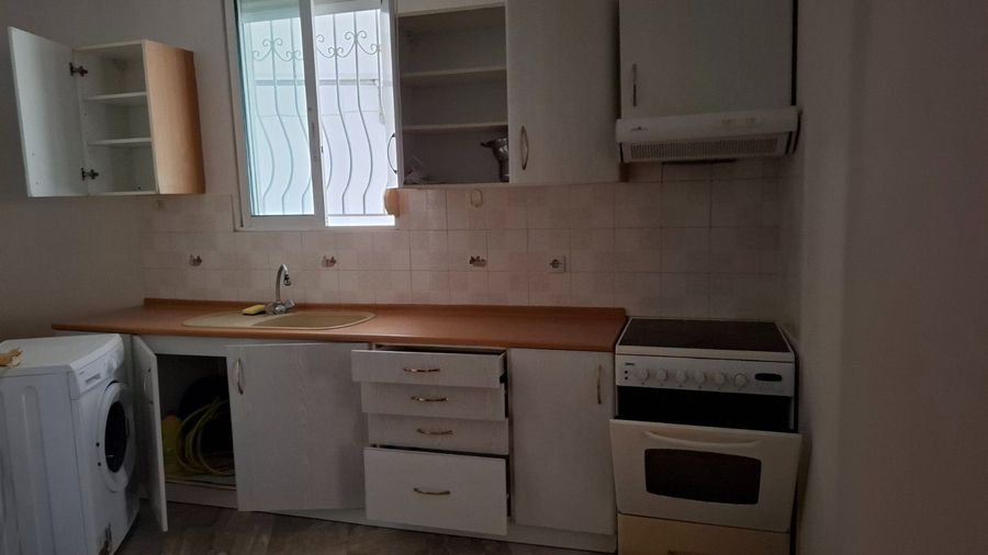 Photo 321272545
