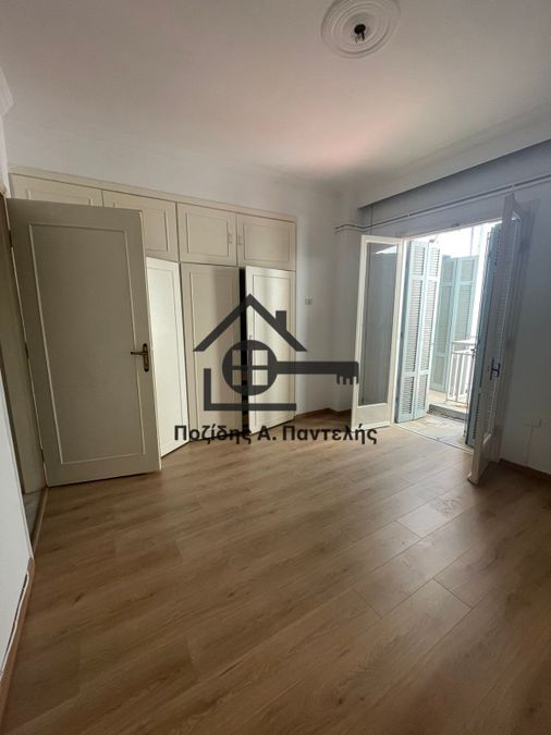 Photo 321278689