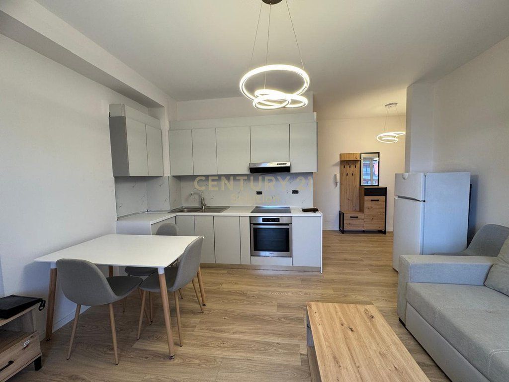 Apartament me qira Komuna e Parisit