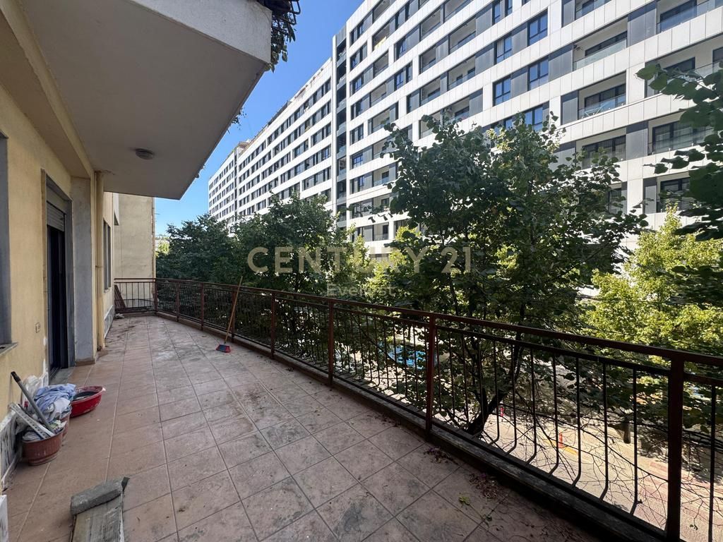 Apartament në shitje 21 Dhjetori