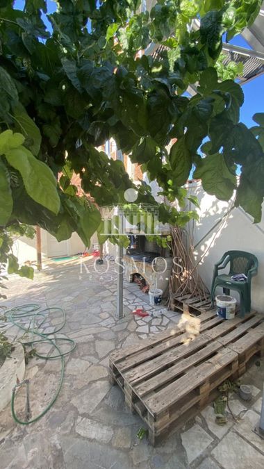 Photo 321438091