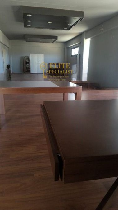Photo 323106547