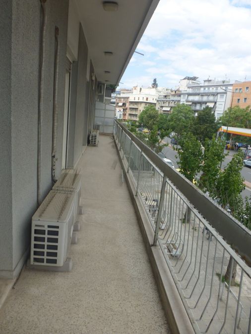 Photo 323917831